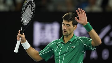 Novak Djokovic reacciona durante la final del Open de Australia 2020 ante Dominic Thiem.