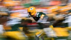 GREEN BAY, WI - SEPTEMBER 24: Aaron Rodgers #12 of the Green Bay Packers takes the field prior to the game against the Cincinnati Bengals at Lambeau Field on September 24, 2017 in Green Bay, Wisconsin.   Stacy Revere/Getty Images/AFP
 == FOR NEWSPAPERS, INTERNET, TELCOS &amp; TELEVISION USE ONLY ==