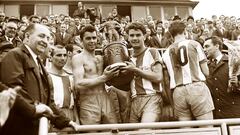 En la foto, los jugadores del Union Berlin posan como campeones de la Copa de fútbol de la RDA en 1968. 