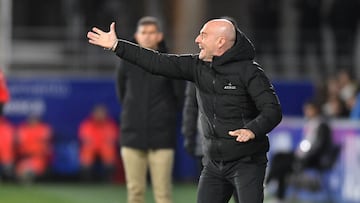 Calero se mostró molesto con la primera parte del equipo.