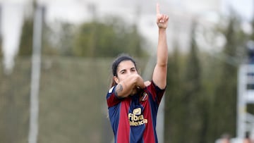 Alba Redondo celebra uno de suS goles en la Liga F.