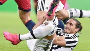 Martín Cáceres se lesionó ante el Genoa: cinco meses de baja.