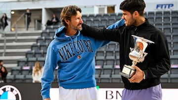 Juan Carlos Ferrero junto a Carlos Alcaraz celebrando el Masters 1.000 de Roma.