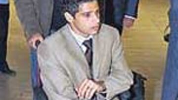 Cicinho será baja de seis a ocho meses.