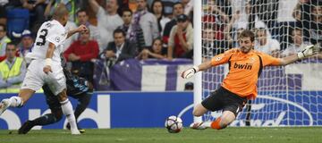 Parada de Iker Casillas en el partido de Champions League frente al Olympique de Marsella el 30 de septiembre de 2009