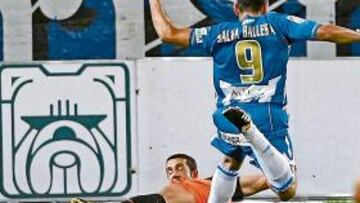 <b>CLAVE. </b>Salva, en el momento de pisar a Edu.