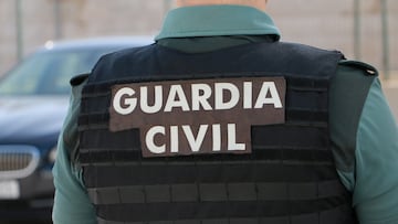 Agente de la Guardia Civil de espaldas.
GUARDIA CIVIL