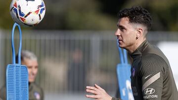 Gim&eacute;nez, del Atl&eacute;tico, en un entrenamiento.