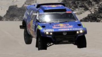 <b>COMPLICACIONES. </b>Sainz intentó volar para recuperar el terreno perdido, pero la de ayer fue su peor etapa en lo que va de competición.