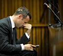 Oscar Pistorius disparó al aire mientras iba en coche