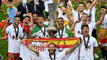 El Sevilla celebra el pasado agosto la conquista de la Europa League.