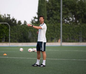 Como Raúl, el donostiarra recibió su licencia 'UEFA A y B' en mayo. Dirige al Infantil A del Madrid.