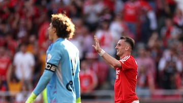 Guillermo Ochoa recibe goleada del Benfica