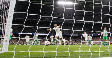 Ejecutó con tranquilidad a su derecha. No ajustó mucho el tiro pero engañó por completo a Rui Silva.