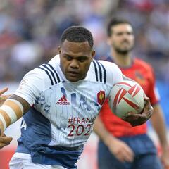 La renovada España ilusiona en su debut en París