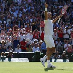 Federer responds to equal Connors’ Wimbledon record