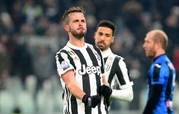 Pjanic, el bosnio es el ejecutor de los lanzamientos de la Juventus, llegó para suplir la ausencia de Pirlo y, en menor medida, ha logrado olvidar al fantástico trescuartista italiano.