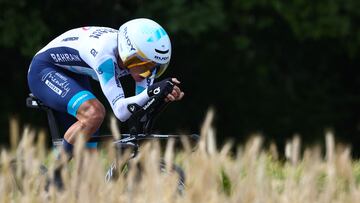 Bahrain - Victorious team's Spanish rider Pello Bilbao cycles during the 7th stage of the 111th edition of the Tour de France cycling race, 25,3 km individual time trial between Nuits-Saint-Georges and Gevrey-Chambertin, on July 5, 2024. (Photo by Anne-Christine POUJOULAT / AFP)