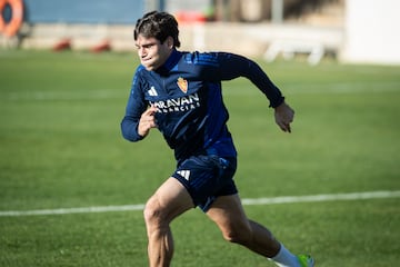 Iván Azón durante un entrenamiento,