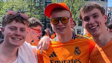 Kees Smit, en el centro, con la camiseta del Real Madrid.