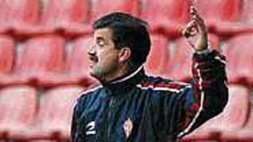 <B>PRESIÓN</B>. Acebal sabe lo que es soportar la presión de una grada, y por eso no duda en solicitar el apoyo de la afición rojiblanca.