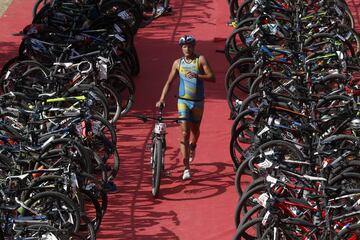 Tri Cross dio por cerrada la temporada de triatlones con una prueba técnica y exigente que puso a prueba a los más de 150 participantes congregados en el Forestal Park de Guadarrama. 