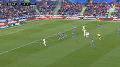 Una vez más Vinicius: solo ante el arquero pero define pésimo