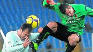 <b>GRAN OBJETIVO. </b>Osvaldo, de verde, en un partido ante el Lazio.