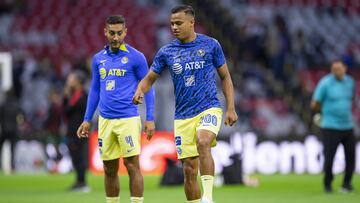 Román Martínez durante un partido del América.