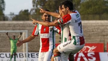Palestino celebra el gol de Richard Paredes.