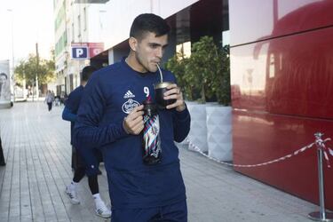 AS caza la reuni車n definitiva por Maxi G車mez, que ir芍 al Valencia