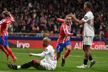 4-3. El delantero colchonero celebra el cuarto tanto, segundo en su cuenta particular.