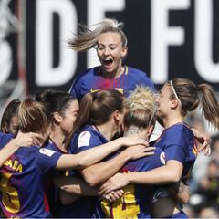El Barça golea al Valencia y aprieta la lucha por el título