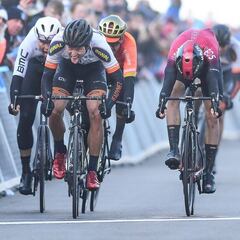 Kamp sorprende y evita la primera victoria de INEOS