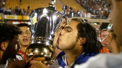 RAMAT GAN, ISRAEL - MAY 18:  (ISRAEL OUT)  Bnei Sakhnin's player Lior Asulin kisses the trophy after their historic match against Hapoel Haifa in the State Cup final at the National Stadium May 18, 2004 in Ramat Gan, Israel. No Arab team has ever won a major trophy in Israel and Sakhnin has already made history just by making it to the final.  (Photo by Uriel Sinai/Getty Images)