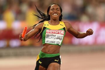 En junio de 2012, justo antes de los Juegos Olímpicos de Londres, la atleta jamaicana notó un bulto en su mama. Pese a ello acudió al evento y logró colgarse la medalla de bronce en el relevo 4x100. Al volver se sometió a la cirugía de una doble mastectomía (entre otras operaciones) pero no consiguió vencer la enfermedad hasta que volvió a pasar por quirófano una vez más. En 2013 venció al cáncer... que regresó a 2015. Lo derrotó de nuevo y estuvo de nuevo en unos JJ OO, los de Río 2016. "Lo peor fue llevar un tubo de drenaje; no podía cocinar ni hacer nada para mí misma. Conté con mucha gente positiva a mi alrededor", dijo. —Rafa Payá