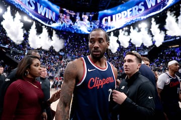 Kawhi Leonard #2 of the Los Angeles Clippers reacts after defeating the Denver Nuggets