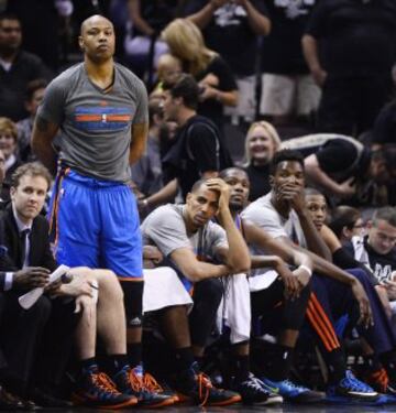 El banquillo de los Thunder, decepcionado. Tocará remar mucho en busca de la final.