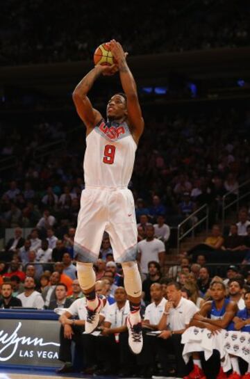 DeMar DeRozan, efectuando una suspensión.