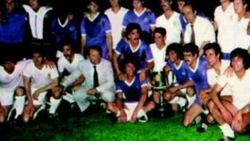 <b>FINAL MADRIDISTA. </b>En 1980 se jugaron la Copa el Madrid y el Castilla. Al final, posaron todos juntos.