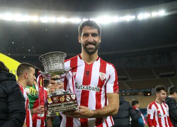 8 Títulos: 2 Europa League, 2 Supercopas de España, 1 Copa del Rey, 1 Liga y 2 Supercopas de España.