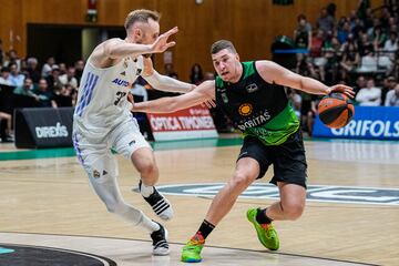 Joel Parra con Dzanan Musa.