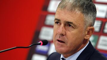 Alcaraz pide "no renunciar a tener el balón y saber usarlo"