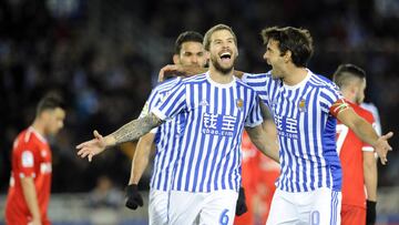 I&ntilde;igo Mart&iacute;nez celebra un gol con la Real.