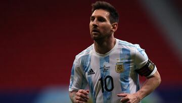 BRASILIA, BRAZIL - JUNE 18: Lionel Messi of Argentina reacts during a group A match between Argentina and Chile as part of Conmebol Copa America Brazil 2021 at Mane Garrincha Stadium on June 18, 2021 in Brasilia, Brazil. (Photo by Alexandre Schneider/Gett