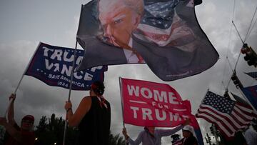Supporters of Republican presidential nominee and former U.S. President Donald Trump gather ahead of the U.S. presidential election in West Palm Beach, Florida, U.S. November 4, 2024. REUTERS/Callaghan O'Hare TPX IMAGES OF THE DAY