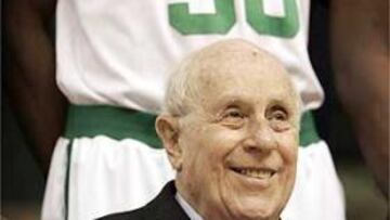 <B>UN MITO.</B> Red Auerbach ha sido uno de los hombres que más ha hecho por la NBA en toda su historia.