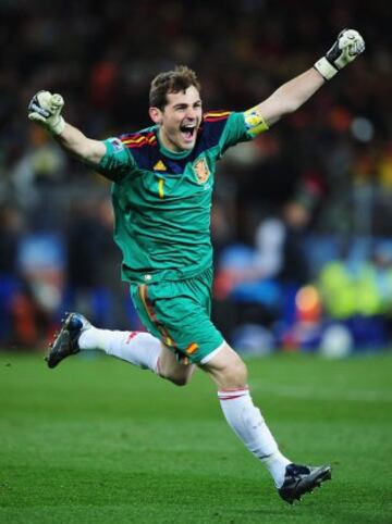 Iker Casillas celebra la victoria.