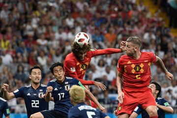 2-2. Marouane Fellaini marcó el gol del empate.