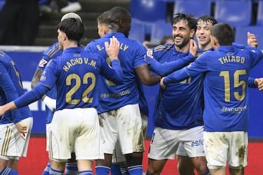 El zaguero oviedista definió de forma magistral una jugada de balón parado que sorprendió a la defensa valencianista. Además, el futbolista supo frenar al ataque valencianista.